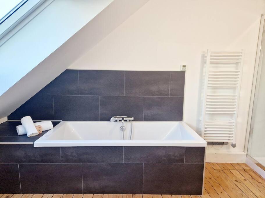 L'Urbain Yourhosthelper Apartment แชร์บูร์ก อ็อง กงต็องแต็ง ภายนอก รูปภาพ